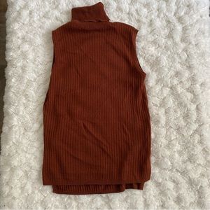 Uniqlo Sleeveless Turtle Neck